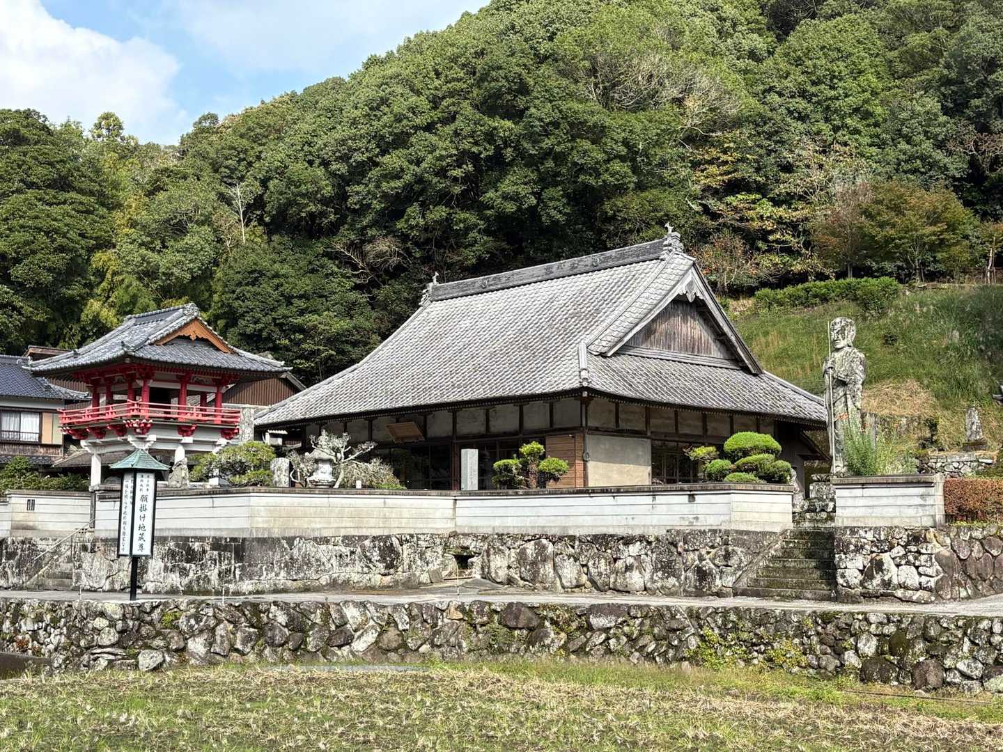 下山して😮‍💨なかなか古いお寺❓神社❓