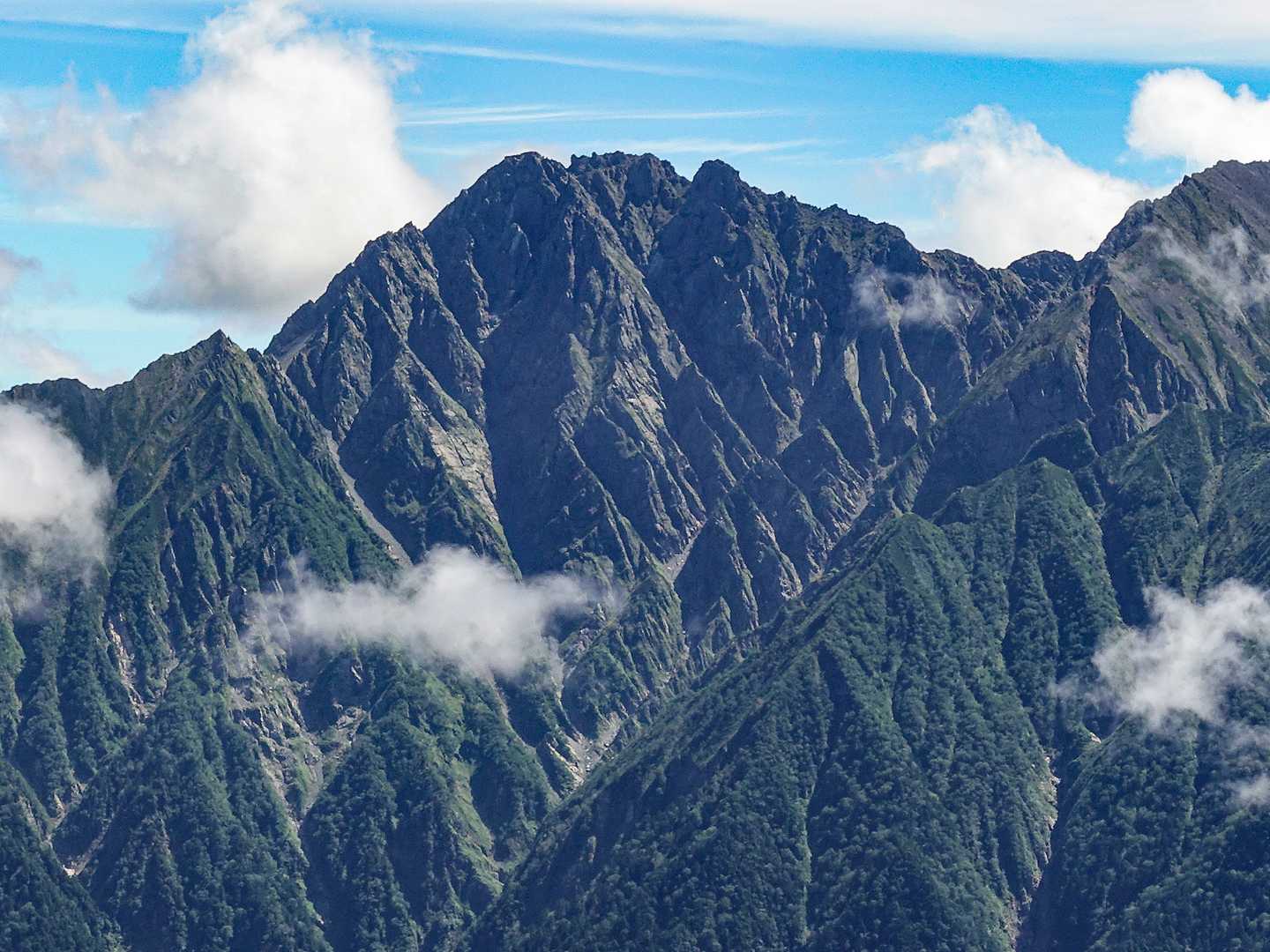 岐阜側から見る北穂の格好いいこと！左の傾斜が大キレットかな

心踊る山行でしたー😆❇️❇️