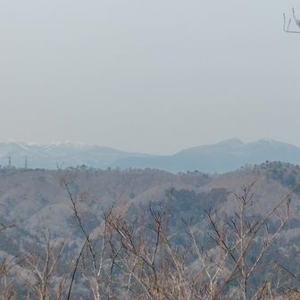 泉ケ岳方面も霞んでます😨