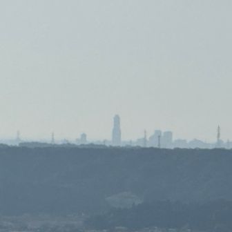 遠くにアクトタワー