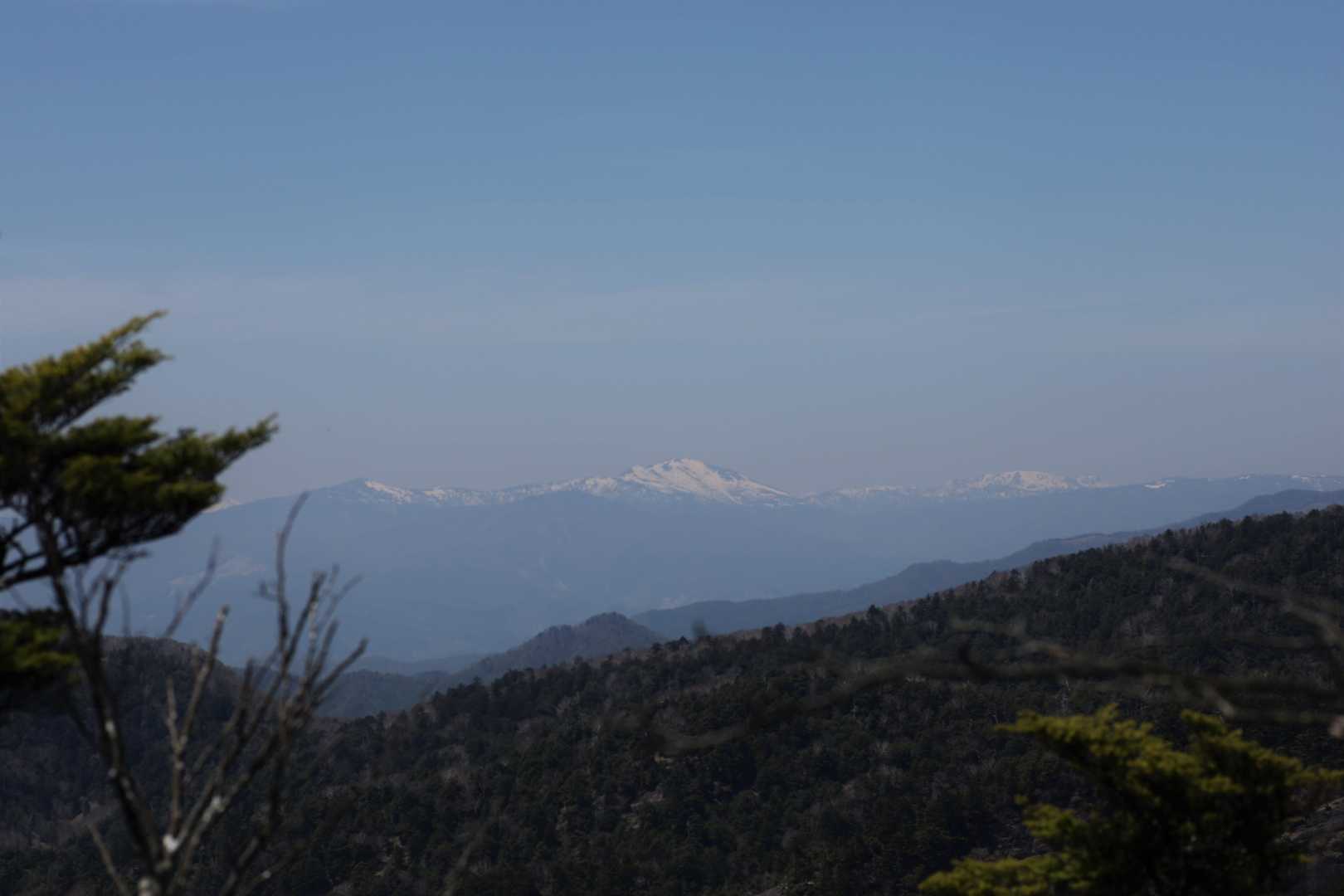 まだ残雪の至仏山が見えます

７月になれば、
毎年恒例になりつつある尾瀬歩きの時期♪

三人で行けるといいな♪