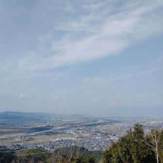 頂上から京都方面を望む⛰️
2025年は、たくさんの経験、美しい景色、山通じての出会いに感謝です✨✨🗻