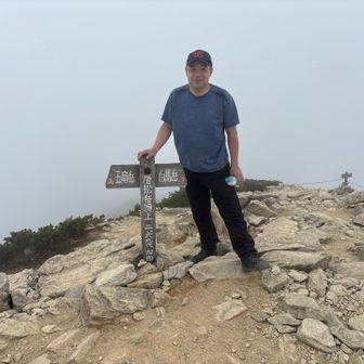 このあと本格的な登山道に入りアッと言う間にヘロヘロになり写真は割愛…
なんとか唐松岳登頂して唐松岳山荘に予約無しで宿泊させていただきました🙇