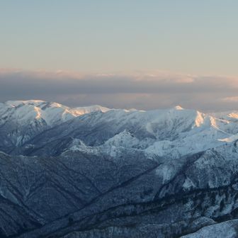 巻機山～柄沢山
中央　大源太山
コマノカミノ頭～シシゴヤノ頭