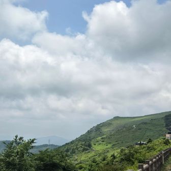 下山後に目にした景色は四国カルスト