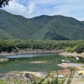 赤池バス停到着
精進湖、、
奥はもっと綺麗💙だったはず♪