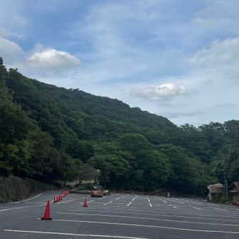 登山あるある　青空やん

そして　車は一台笑