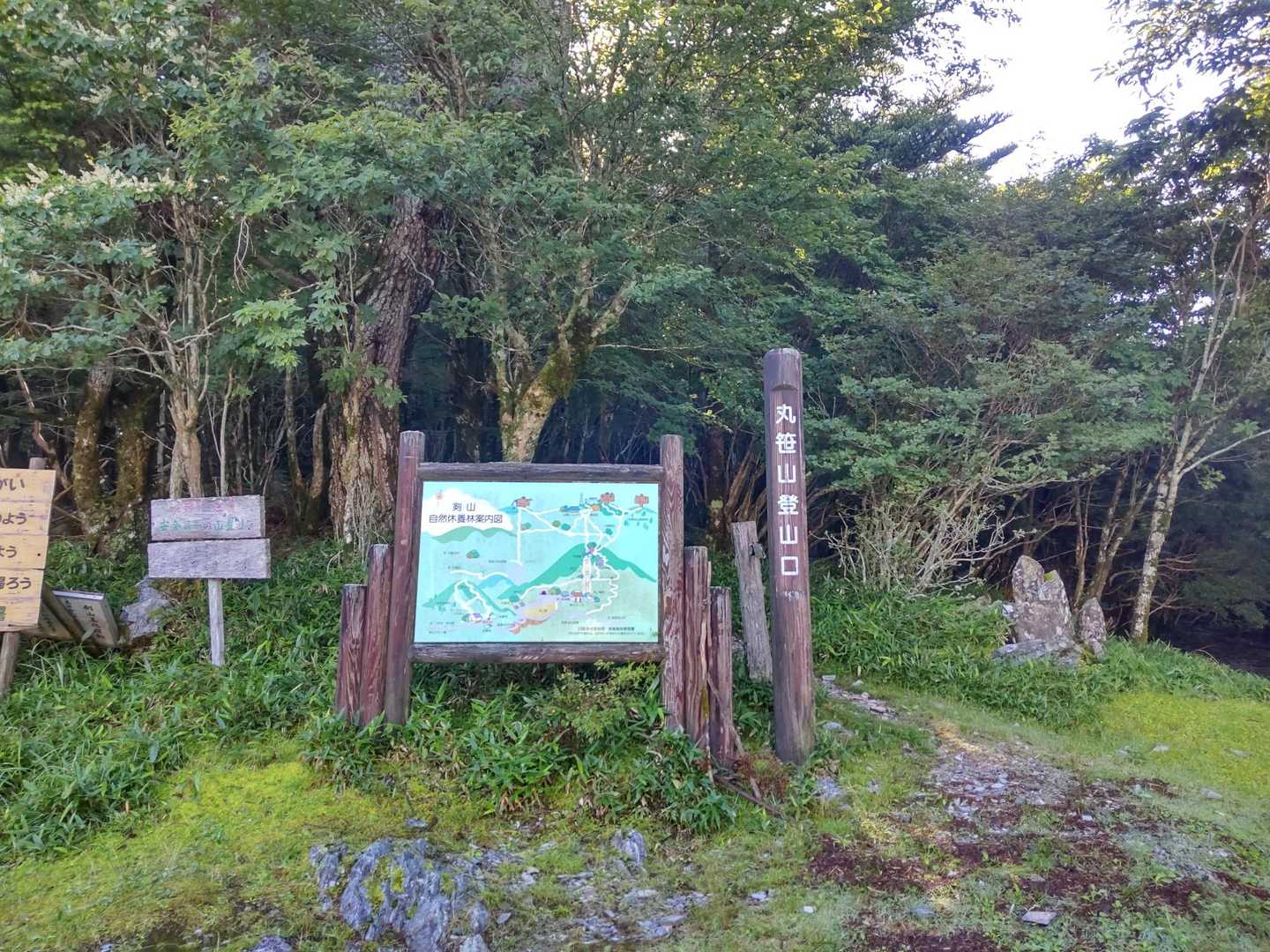 ここからスタート
ラフォーレつるぎさんの🚻は100円で登山者も使わせてもらえます
