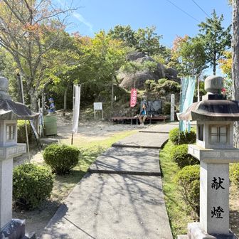 猪子山山頂へ。ここまでの階段路の急登でかなり疲れた。