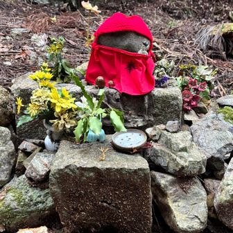 毎年こちらの可愛らしいお地蔵様にご挨拶❣️