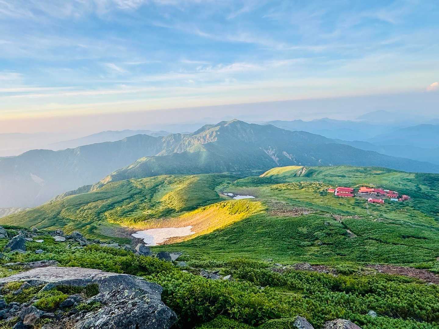 砂防新道コース | 夏には高山植物が咲き乱れる、信仰の歴史を宿す美しき霊山への写真