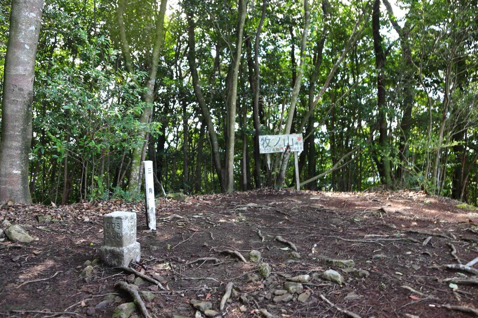 牧ノ山
YAMAP1044座目
■牧山
等級 :　四等三角点
緯度 :　33.22522675
経度 :　129.879131861
標高 :　552.43m
COD :　TR44929677001
場所 :　佐賀県西松浦郡
訪問 :　2024年9月1日