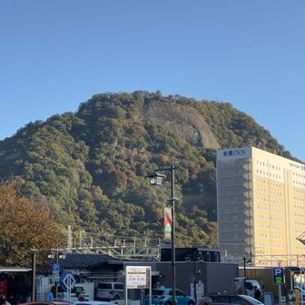 北側に岩殿山🪨