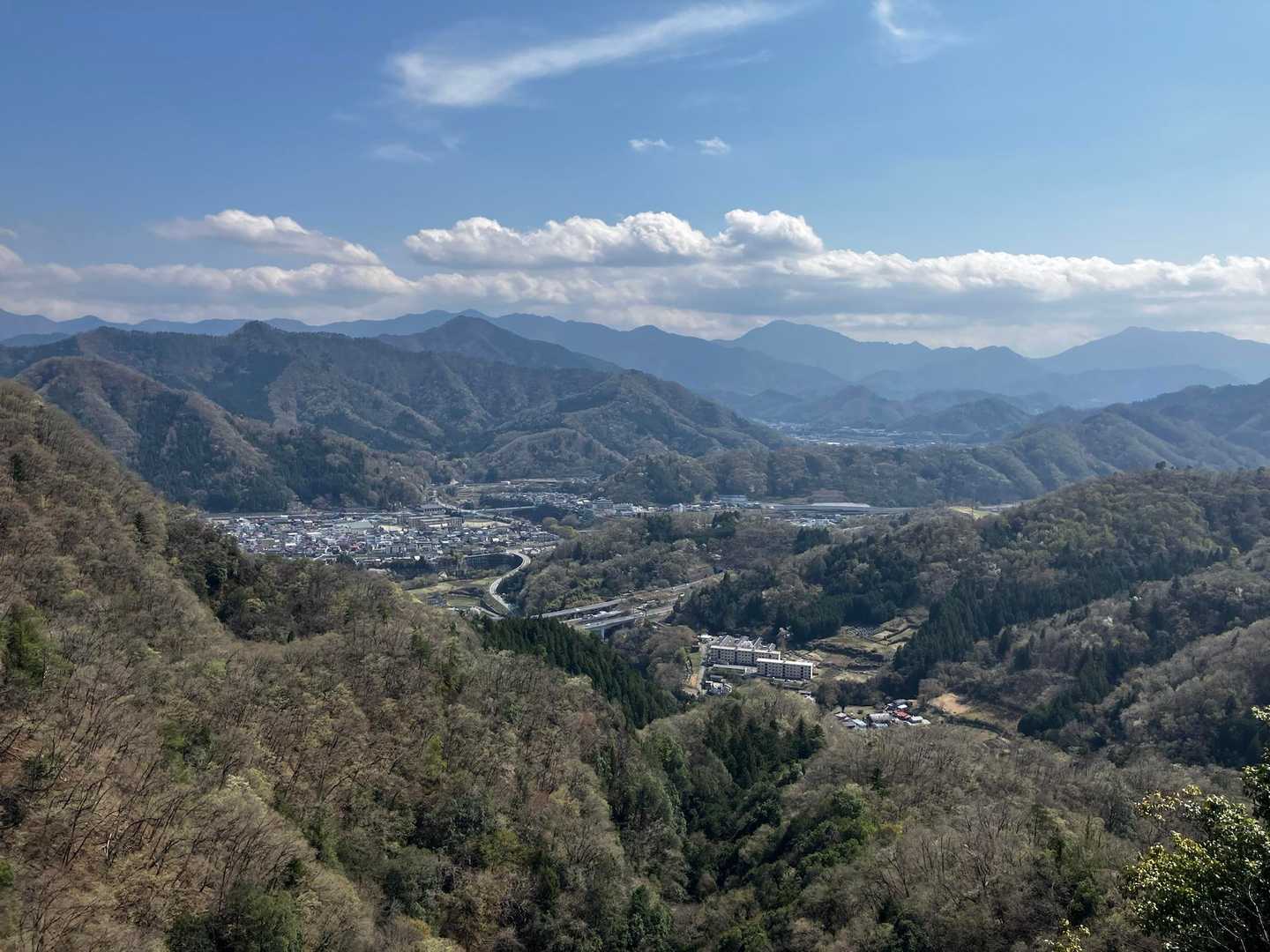 あともうちょい
サクサク進みたいけど
半年ぶりの登山者がピーピーうるさい笑
