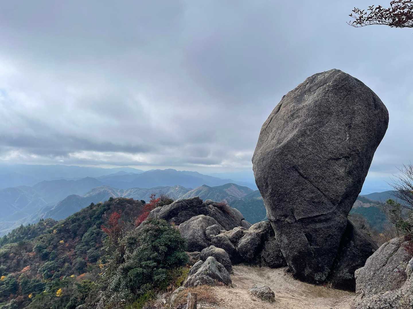 名物の岩🪨