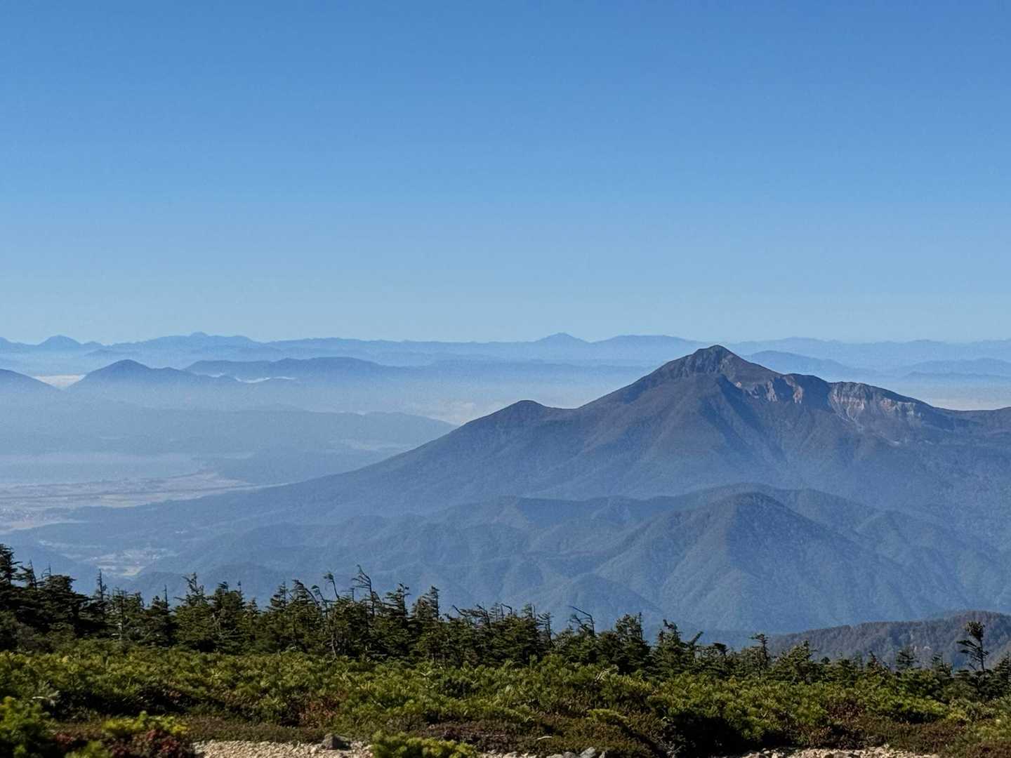 ドドーーーン⛰️
山頂からの景色…
磐梯山と雲海…
すばらしい〜✨