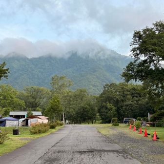 朝の高妻山
雲で山頂が見えない