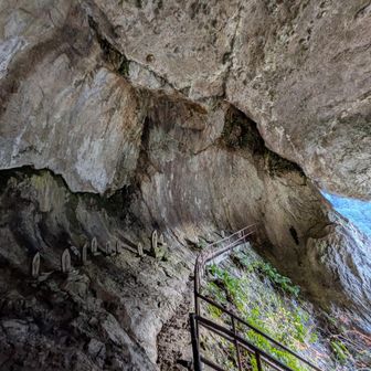 乳岩洞窟には、たくさんの観音様🙏