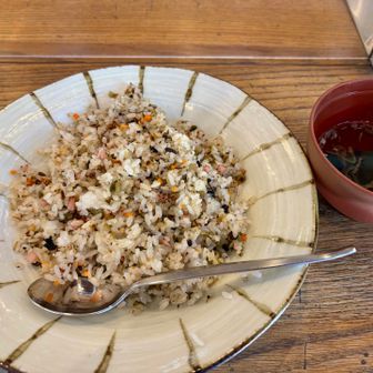 徳沢に戻って来ました。
野沢菜チャーハン13時までギリ注文出来ました😃