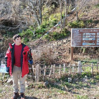 雪入ふれあい公園の戻ってきました。
後ろが登山口