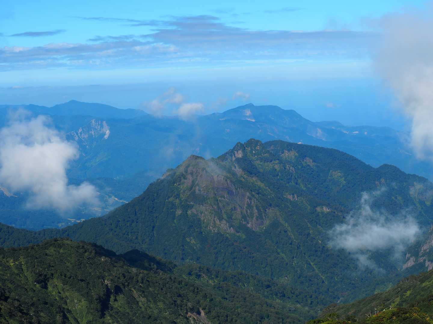海谷山塊や青海黒姫山、明星山など
糸魚川の山々が見えました。