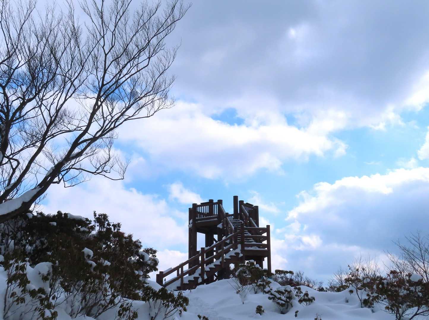 山頂の展望台 
青空があってウレシイ