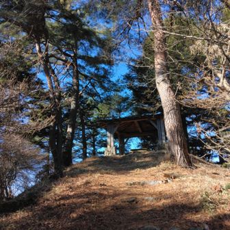 円塚山、東屋あり