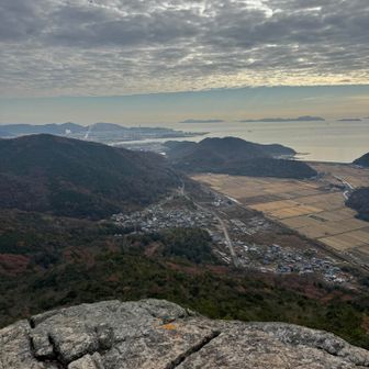ビシャゴ岩のレポ拝見すると皆さんよくジャンプされてるけど。
それじゃ私もビシャゴ岩の上からミサゴのように