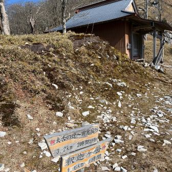 近くの水場で顔を洗わせてもらってサッパリ