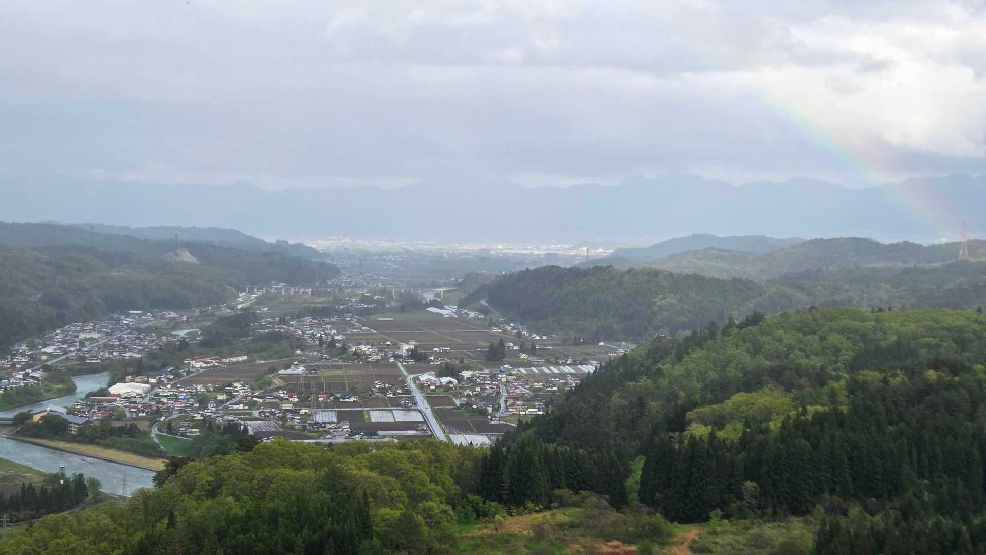 右(東)側。
寒河江方面。
虹が出てますね🌈