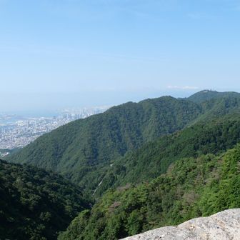 今日の堡塁岩（の横の岩）は程よい風があってとても過ごしやすい
ちょっとうとうとしてから下山