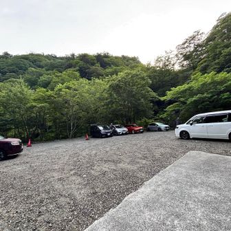朝6時。平日なので少ない。