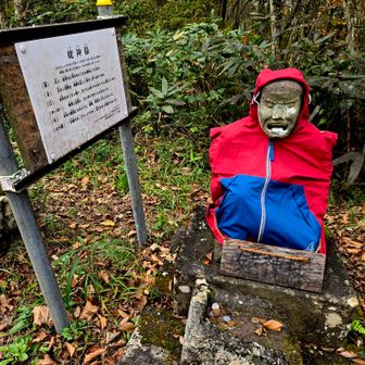 姥神様　遠目から見ると、人が座ってると思ってました・・・