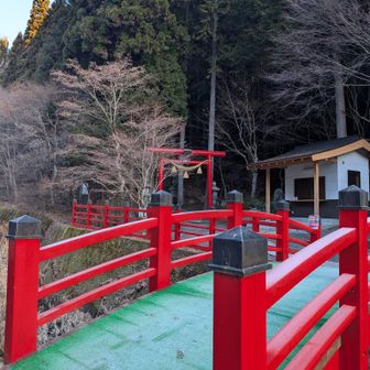 登山口に到着。
石割神社の参道が登山道⛩️