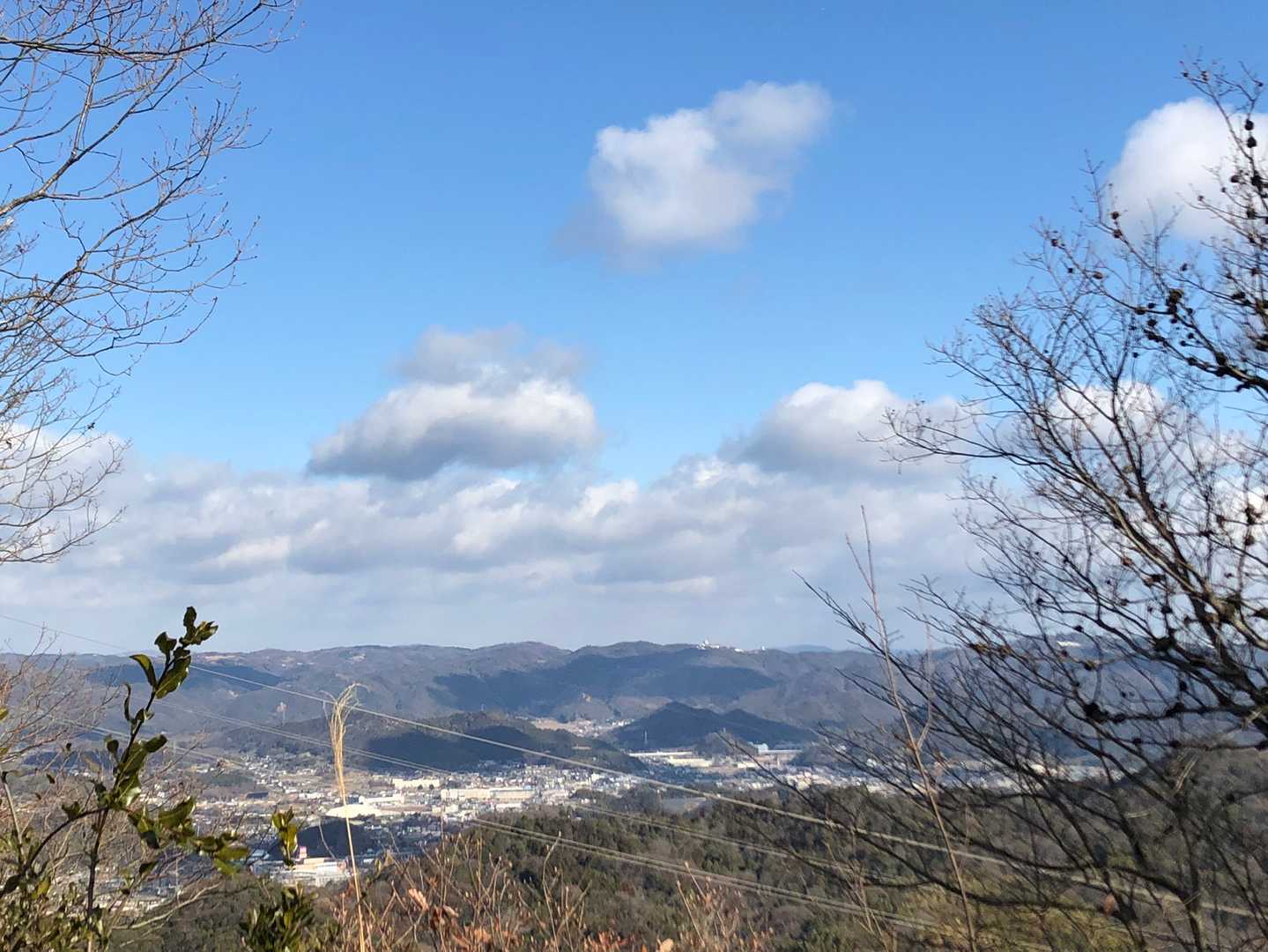 本日の目的地、寄島竜王山から遥照山方面を。