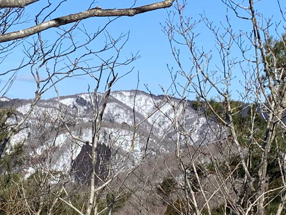 皆子山南面です　メッチャ雪が多いです
雨が降るまでは　雪も残りそう☃️
