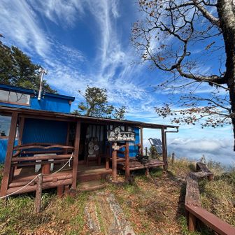ここまできつかった、、、
写真撮る元気なく青が岳山荘まで写真なし。ずっとアップダウンを、繰り返して辿り着く。この区間が1番きつかった、、、