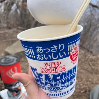 山頂でひさしぶりのカップラーメン