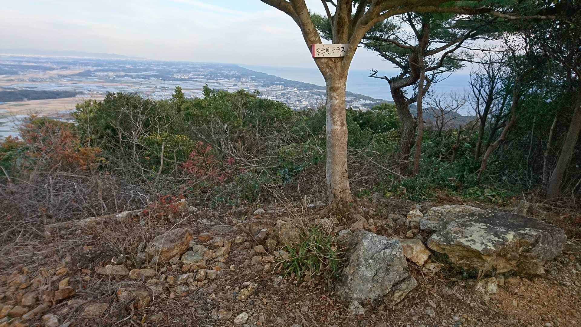 富士見テラス到着。
🗻見えるの??