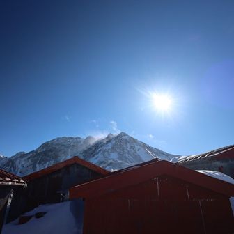 昼過ぎに外に出ると快晴になっていた。