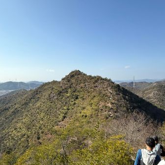 トレランナーに続いてあの山（北宿山）へ一気に進みます。