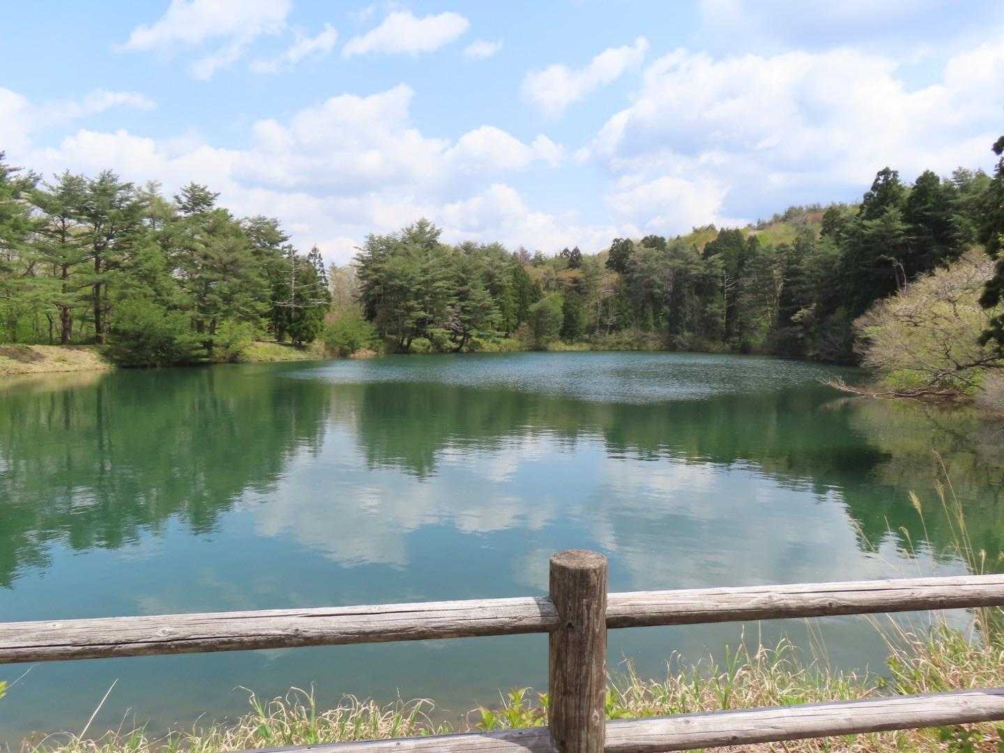 鏡のような水面。