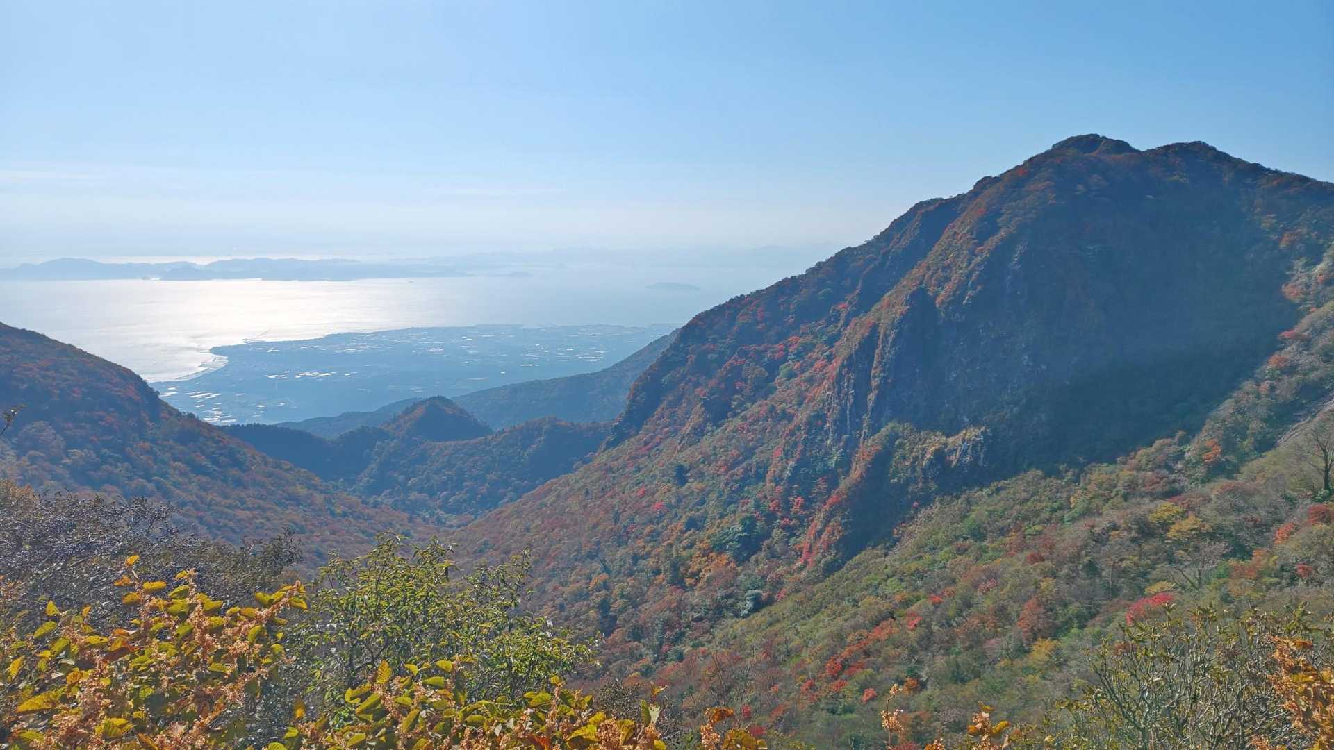 谷間から望む島原湾と天草✨