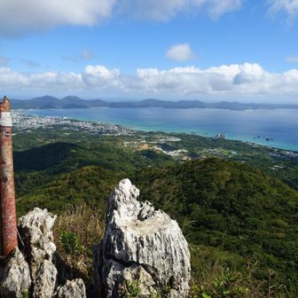 登頂✨️360度の景観をしばし眺める〜
強めの風が汗を乾かして。