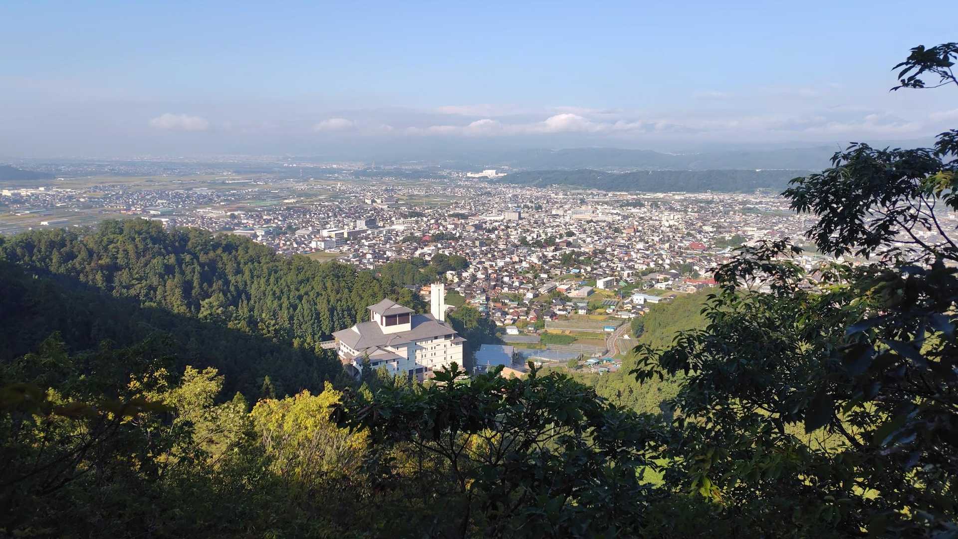 中野市街地が見えます。