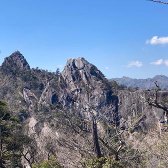 上ワク塚、中ワク塚、下ワク塚。