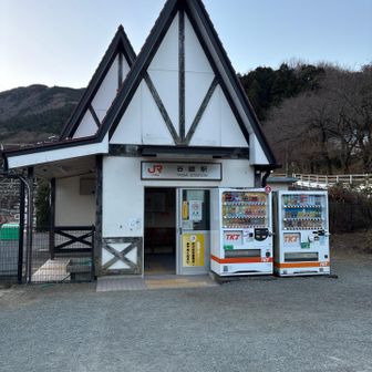 朝の谷峨駅．御殿場線に乗ったのは初めてかも．JR東日本の区間から御殿場線への乗り継ぎにSUICAが対応していないらしく．往路分，復路分ともに自宅の最寄り駅に戻ってから清算しました．