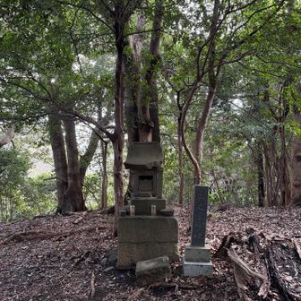 ここにも祠が