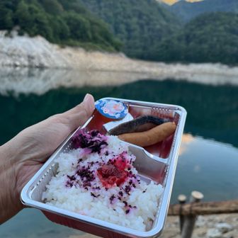 時間があるのでノンビリと朝弁当を。