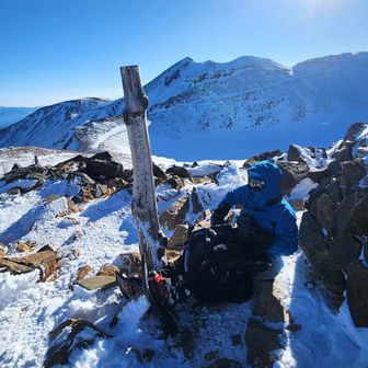 これから月面探索を行うような恰好になってます